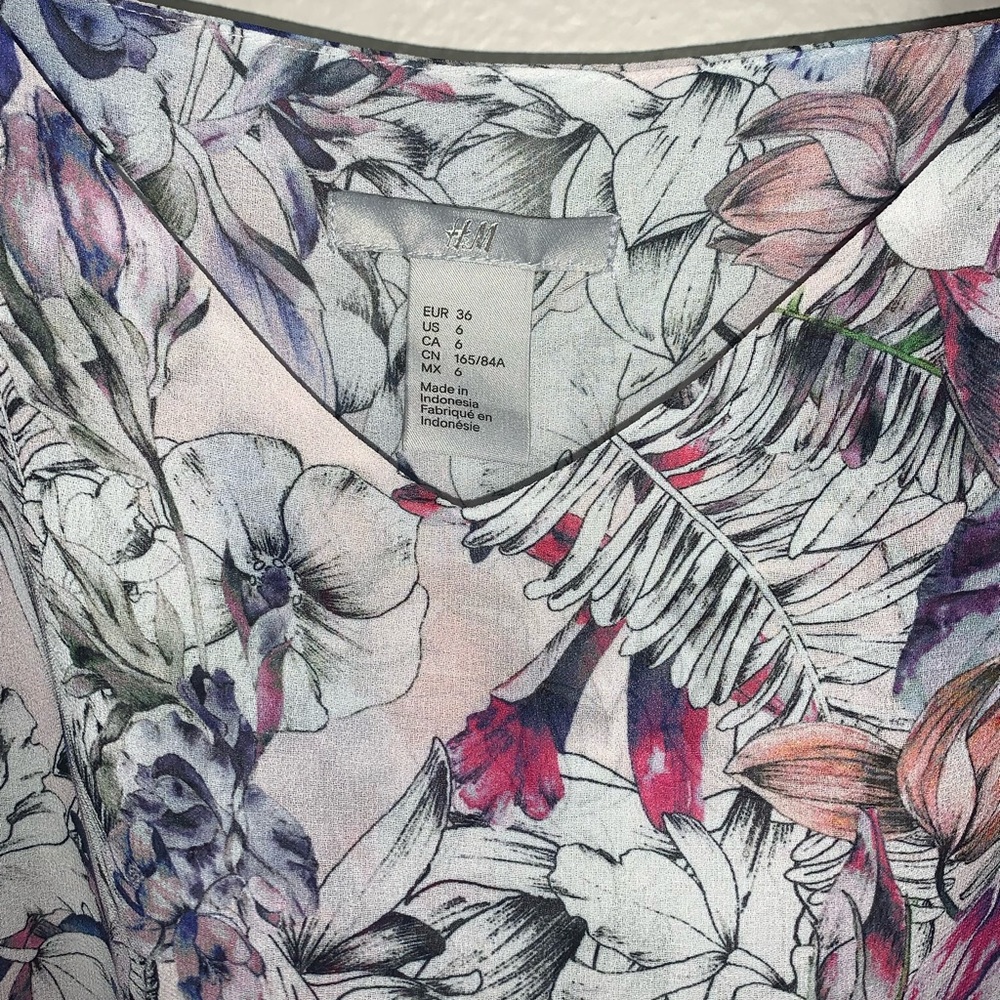 Floral top - Picture 2 of 4